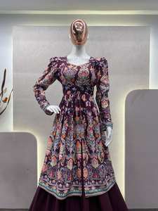 Haut imprimé en rayonne de qualité supérieure et ensemble Lehenga de style traditionnel pour les célébrations de fêtes célèbrent la culture Garba - Product Image 3