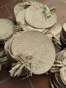Abanico de bambú ecológico, abanico de mano de hoja de palma hecho a mano con artesanías de materiales naturales de Vietnam - Product Image 5