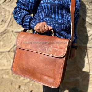 Sac messager pour ordinateur portable 9*11 pouces unisexe fait à la main en cuir de chèvre véritable avec motif de bonbons - Product Image 2