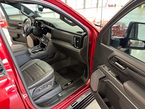 GMC Sierra 2500 HD AT4X 2024 de bajo consumo, sin reserva, Duramax Turbodiesel V8, 4WD, Rojo Volcánico, Altamente Equipado - Product Image 6