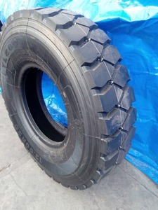 Neumáticos comerciales duraderos de 22.5 pulgadas, ideales para flotas de transporte grandes que necesitan agarre confiable, larga duración y estabilidad en la carretera. - Product Image 2