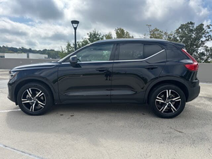 2024 pour XC40 Turbo FWD Conduite à gauche Thème Core Bright avec faible kilométrage - Product Image 5