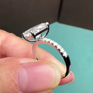 Bague de fiançailles en diamant de laboratoire certifié IGI Radiant 2,70 carats D-E-F VVS-VS, pavé – Accessoire de mariage de haute qualité - Product Image 4