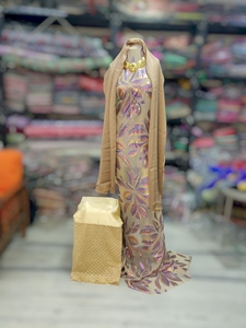แชมเปญโกลด์ ฟรานซาวี ดีรัก พร้อมลายใบไม้สีรุ้งและผ้าคลุมไหล่เข้าชุด |   ชุดแต่งงานสุดหรู - Product Image 1