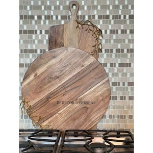 Bloc à découper de forme ronde en bois d'acacia de qualité supérieure le plus exigeant avec feuilles en métal plaqué or Designer à bas prix - Product Image 4