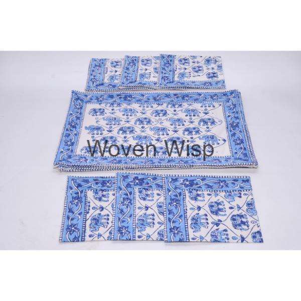 ใกล้กับรูปภาพ