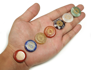 Caja con Gema Oval Chakra Set mayorista y Fabricante de Cristal Producto: 7 Chakra Oval Set Chakra Grabado Madera Amor - Product Image 3