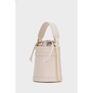 Sac seau en cuir vegan Voler avec surpiqûres contrastées - Sac à bandoulière élégant pour femme, sac polyvalent pour tous les jours - Product Image 1