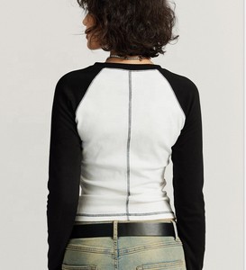 OEM Logo personnalisé Américain Vintage Sexy Slim Fitted Crop Top T-shirt à manches longues Coton vierge Garniture contrastée T-shirt à manches raglan - Product Image 4