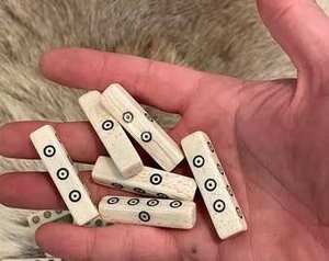 Dados de Juego Modernos de 4 Caras, Hechos a Mano con Hueso de Búfalo Ecológico de Alta Calidad, Diseño Personalizable, Tamaño TIMELESS CRAFT - Product Image 2