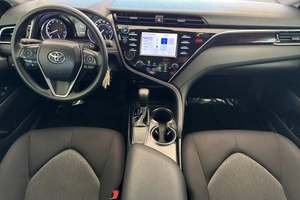 Peu utilisé 2018 Toyo-ta Camry LE - Product Image 4