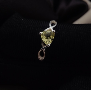 Anillo de Plata de Ley 925 con Cuarzo Limón Corte Trillón, Chapado en Oro, Hecho a Mano, Joyería de Piedras Preciosas de Alta Calidad, Personalizable - Product Image 2