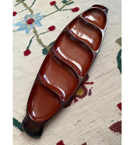 Bandeja de madera natural para servir comida o bebidas Diseño hecho a mano Ideal para la decoración del hogar Desayuno en la cama o uso diario - Product Image 1