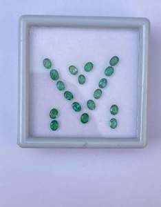 Gema de Esmeralda Natural de Alta Calidad, Piedra Preciosa Verde de 2.70 CTS 3x4, Piedra Suelta para Diseño de Joyería Personalizada - Product Image 4