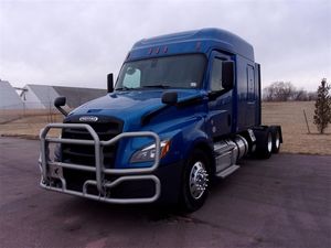 Camión de Carga Usado Freightliner Cascadia 113 con Cabina Dormitorio, Techo Medio de 60'', 450HP, Automático, Años 2019 y 2022, en Venta - Product Image 3