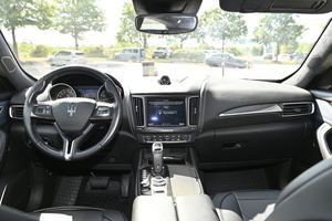 รถมาเซราติ เลวานเต้ แกรนลุสโซ 3.0 ลิตร ขับเคลื่อนสี่ล้อ พร้อมส่ง - Product Image 2