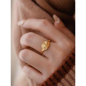 Anillo de Sello Geométrico Chapado en Oro Resistente al Deslustre, Impermeable, Estilo Delicado Apilable - Product Image 3