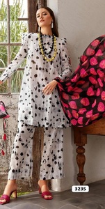 Colección de verano Traje estampado de algodón puro Fondo de estampado de semi césped con algodón Dupatta Traje pakistaní Material del vestido - Product Image 3