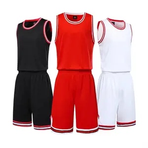 Ensemble maillot et short de basketball pour homme de haute qualité avec bandes latérales, logo personnalisé, uniforme de basketball écologique - Product Image 1