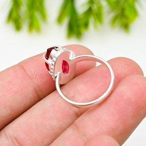 แหวนเพชร Rubellite สีชมพูสุดหรูผลิตจากห้องปฏิบัติการขนาด10X14มม. แหวนเงินที่ผ่านการรับรอง - Product Image 3
