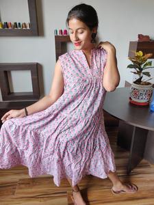 Robe longue d'été pour femme en pur coton, style indien, à manches courtes, imprimé floral bohème, imprimé à la main au bloc, légère et naturelle - Product Image 2
