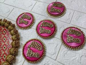 Mata Rani Charan Paduka para la Ceremonia de Grihapravesham Seemantham de Diwali, Símbolo Divino Kundan, Recuerdo Religioso, Decoración de Mesa de Templo - Product Image 3