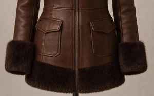 Chaqueta Bomber de Cuero Marrón para Mujer con Capucha de Piel, Chaqueta de Invierno Hecha a Mano - Product Image 3