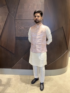 Premium algodón mandarín cuello Kurta payjama conjunto con jequard trabajo y koti perfecto para todas las ocasiones - Product Image 4