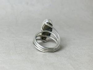 Anillo de piedras preciosas de labradita de Plata de Ley 925 hecho a mano, joyería de boda de tendencia vintage a precio mayorista - Product Image 5