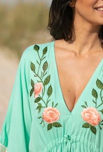 Nueva moda Color sólido Floral bordado cuello en V mujer largo Maxi vestido con cordones hasta el suelo tela para ocasiones de playa - Product Image 3