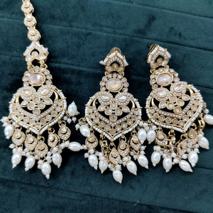 Boucles d'oreilles pendantes en alliage plaqué or de style ethnique fusion indien avec Tikka en zircon en forme de cloche pour les mariages - Product Image 1