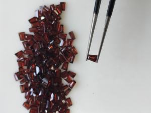 โกเมนสีแดงขนาด2x3x4มม. ตัดอัญมณีธรรมชาติ - Product Image 4