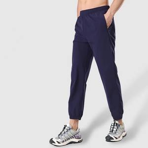 กางเกงผ้าใบแห้งเร็วของผู้ชายระบายอากาศน้ำหนักเบาพร้อมการพิมพ์ถ่ายเทความร้อนการออกแบบสไตล์ฟิตเนสวิ่งช้า - Product Image 1