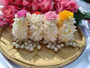 Gajra de Flores de Espuma con Borla de Perlas, Gajra de Jazmín para Bodas Haldi/Mehendi, Pulsera Floral para Mano/Muñeca, Dholki, Recuerdo de Nikah - Product Image 5