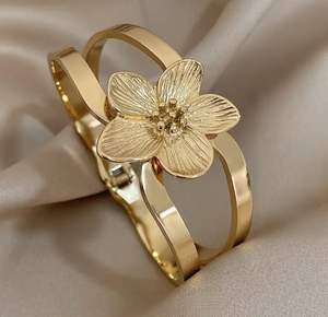 Servilletero de metal con tachuelas de diamantes de lujo para recepciones de bodas glamorosas, fiestas exclusivas o eventos gastronómicos de alta gama - Product Image 6