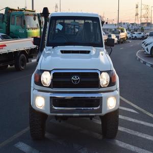 Camioneta Toyota Land Cruiserr usada automática bastante usada fresca y limpia sin historial de accidentes al mejor precio - Product Image 1