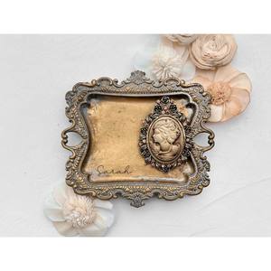 Diseño grabado Mango decorativo Estilo de lujo Bandeja de servicio de metal Utensilios de mesa de restaurante Bandejas de aspecto recién llegadas - Product Image 5