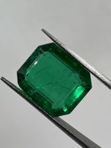 Vivid <b>Green</b> Color Premium Grade Superior Quality Untreated Natural Zambian Emerald Cut 5.53 Carats for High End Jewelry Usage - Product Image 2