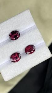 Juego Certificado de 3 Piedras de Granate Rodolita Natural de 9x7 mm, Corte Ovalado, con Excelente Calidad de Color, Piedras Preciosas Sueltas de 6.68 Quilates - Product Image 3