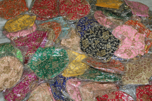 Bolso de Mano con Asa de Perlas Bordadas, Bolso de Mujer, Bolso Potli con Cordón para Boda, Bolsos de Boda, Bolso Potli Étnico Indio, Bolso Potli de Diseñador - Product Image 3