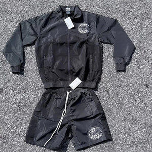 Venta al por mayor de chándales de nailon personalizados para hombre tiras reflectantes cremallera con capucha pantalones cortos de chándal conjuntos de poliéster al por mayor Cremallera de nailon - Product Image 4
