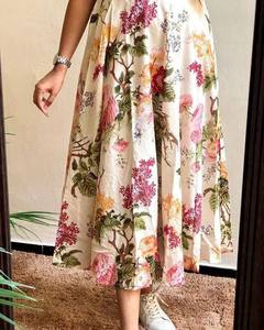 Un maxivestido de algodón de verano perfecto con estampado floral - Product Image 2