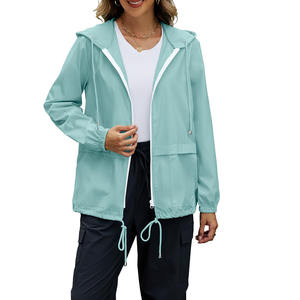 Vêtement de pluie de haute qualité pour femmes, imperméable à 100%, avec capuche, col réglable, taille ajustable, vente en gros - Product Image 5