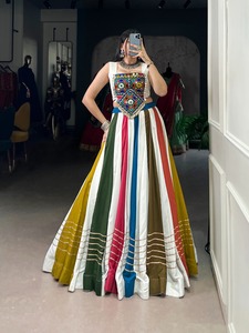 ผ้าเรยอนบริสุทธิ์ลูกไม้ Gota patti สัมผัสและงานกระจกจริงกับ lehenga choli เย็บอย่างเต็มที่สำหรับคอลเลกชัน navratri - Product Image 5