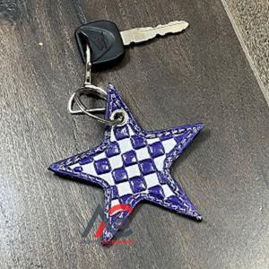 Porte-clés en cuir de vache à motif étoile mignon, accessoires de sac, nouveau porte-clés en cuir à carreaux unisexe pour cadeaux - Product Image 1