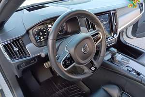 VOLVO V90 T5 R-DESIGN 2019 d'occasion, conduite à gauche/droite - Product Image 3