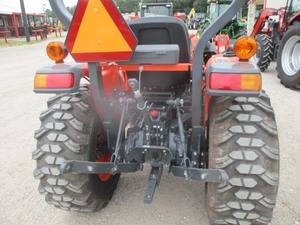 Para tractor de ruedas Kubota L2502HST 40HP con motor Massey Ferguson 4WD y opciones 2WD 70HP potencia nominal" - Product Image 2