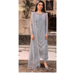 Costume pakistanais de créateur le plus vendu avec fausse georgette lourde avec séquence de broderie lourde Travail Costume de mariage pour femmes - Product Image 1