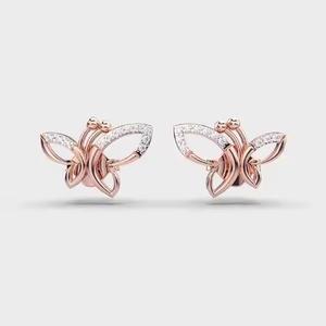 Pendientes de Diamantes Modernos de Alta Calidad de 18k, Estilo de Joyería para los Amantes de las Tendencias y los Entusiastas del Minimalismo - Product Image 3