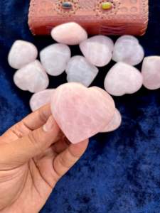 Vente en gros de pierre naturelle de palmier cœur gonflé en cristal de guérison pierre d'énergie Reiki en forme de cœur pour décoration et méditation de cadeaux - Product Image 5